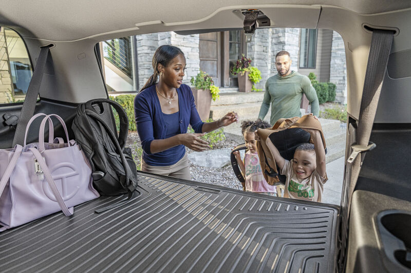 Husky Liners Outback WeatherBeater Cargo liner - view 4